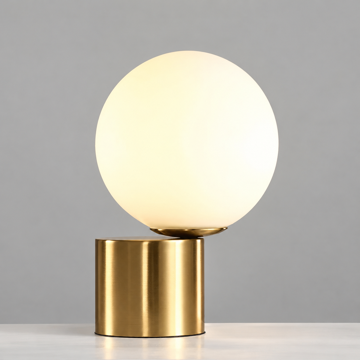 Abajur Globo de Vidro com Base Dourada Brass