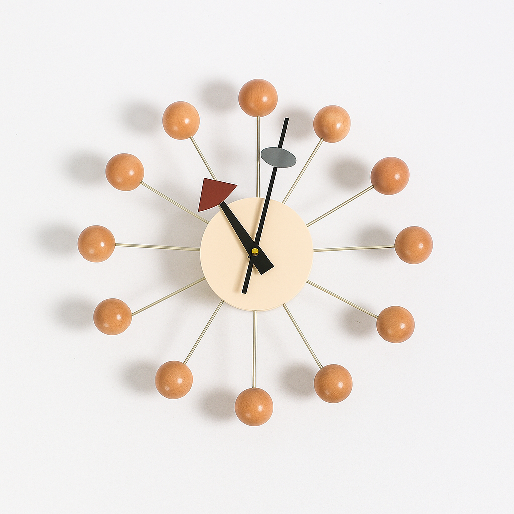 Relógio de Parede Europeu em Metal e Madeira