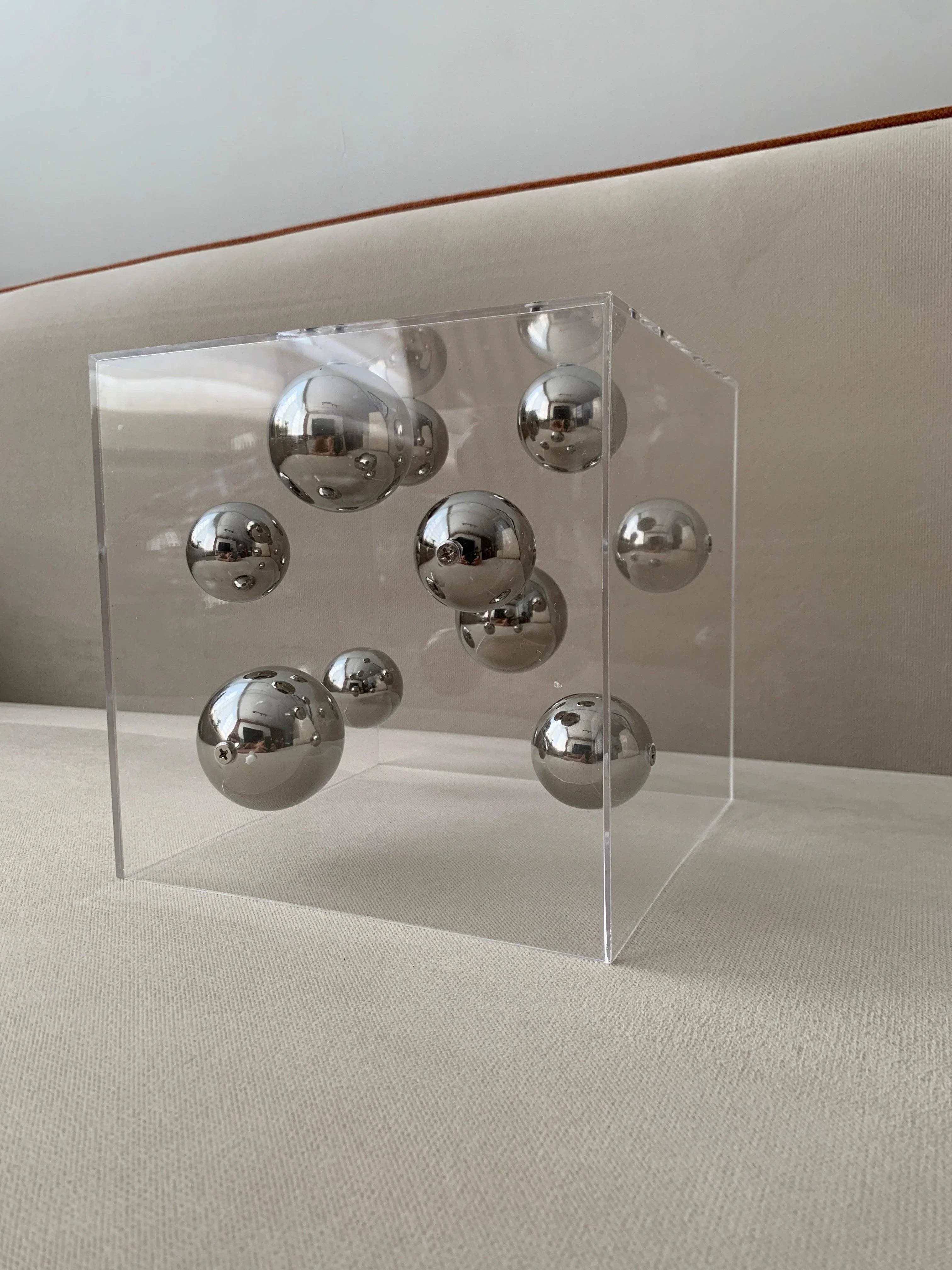 caixa-de-acrilico-transparente-com-esferas-de-metal-stoa-home-design-53292 - STOA DESIGN