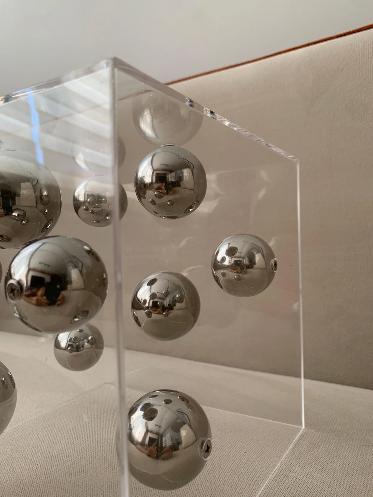 caixa-de-acrilico-transparente-com-esferas-de-metal-stoa-home-design-80627 - STOA DESIGN
