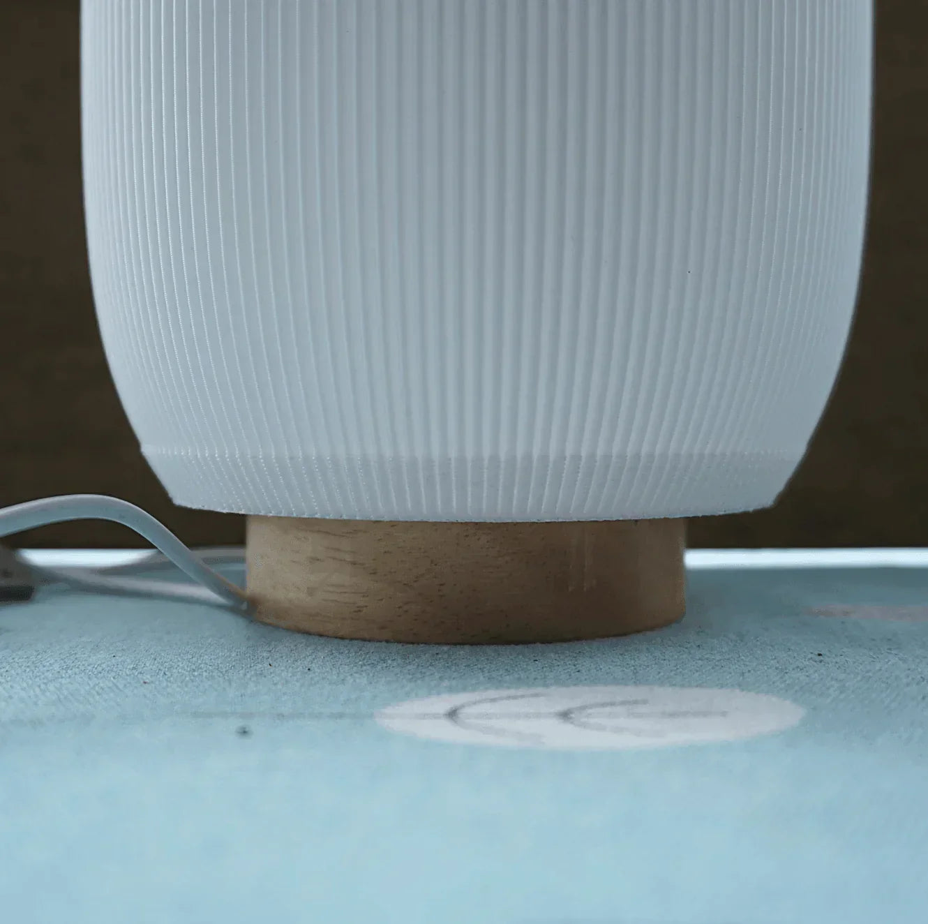 Luminária 3D com Base de Madeira - STOA HOME DESIGN