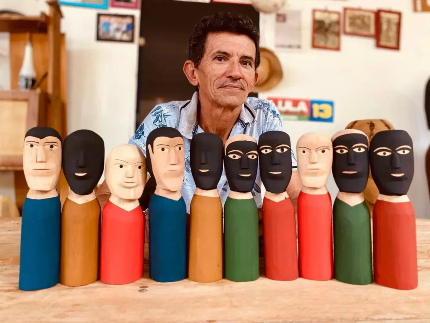 Totem Vermelho Mestre Aberaldo – Ilha do Ferro - STOA HOME DESIGN