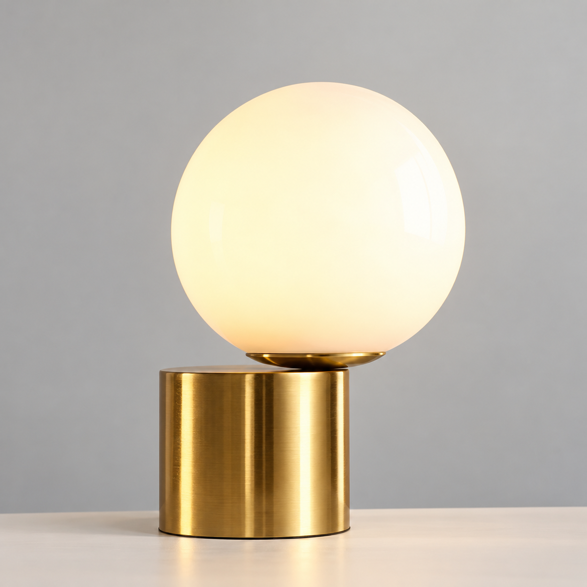 Abajur Globo de Vidro com Base Dourada Brass