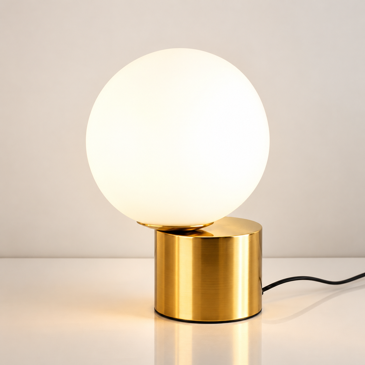 Abajur Globo de Vidro com Base Dourada Brass