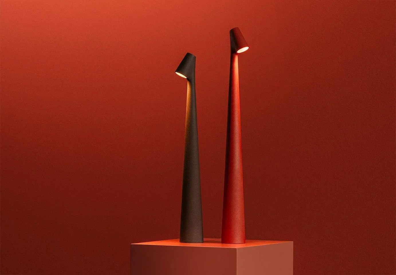 Lâmpadas de mesa modernas em preto e vermelho, design atemporal e sustentável para decoração de casa