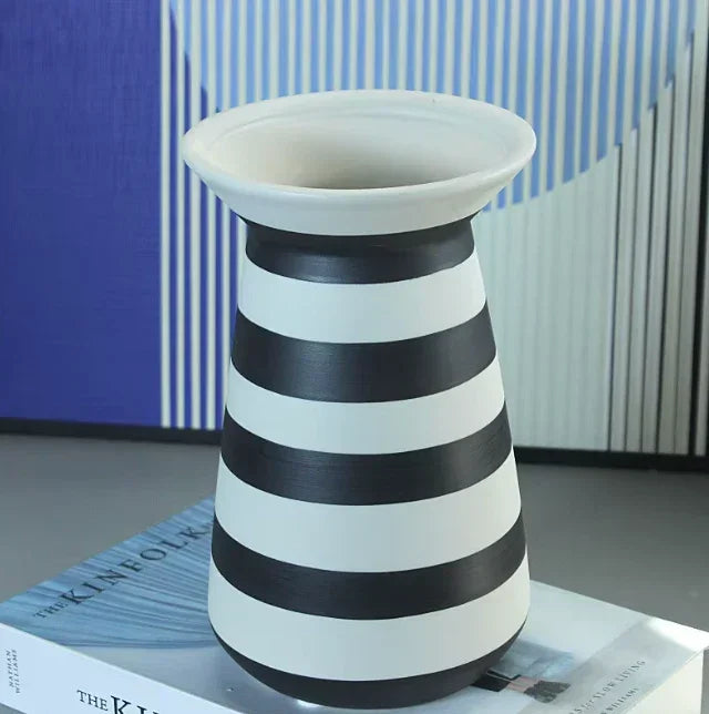 Vaso Listrado Preto e Branco - STOA HOME DESIGN